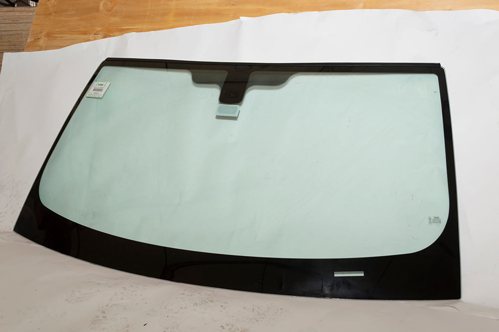 CMB500681 - GLASS - WINDSCREEN