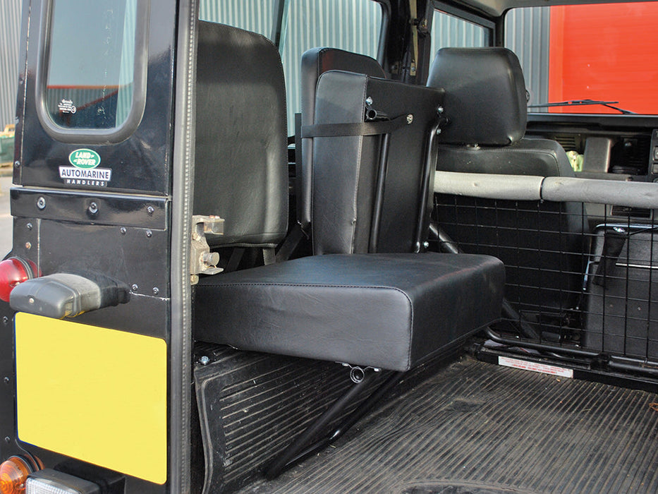 DA4067 - REAR INWARD FACING SEAT BLACK - SERIES - DEF TO 2007