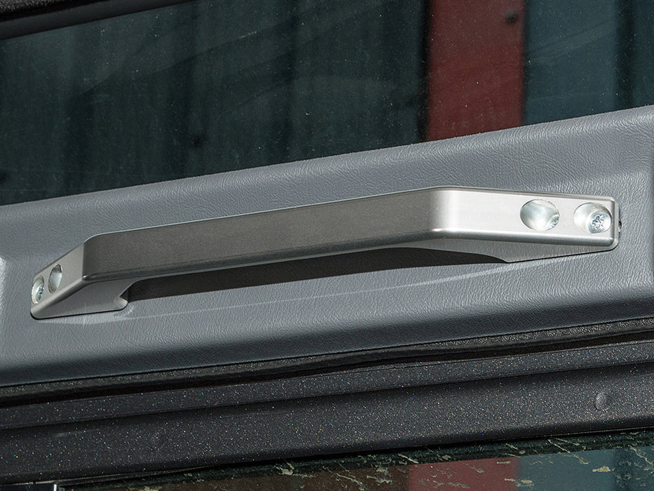 DA8938 - DEFENDER INTERIOR GRAB HANDLE SILVER