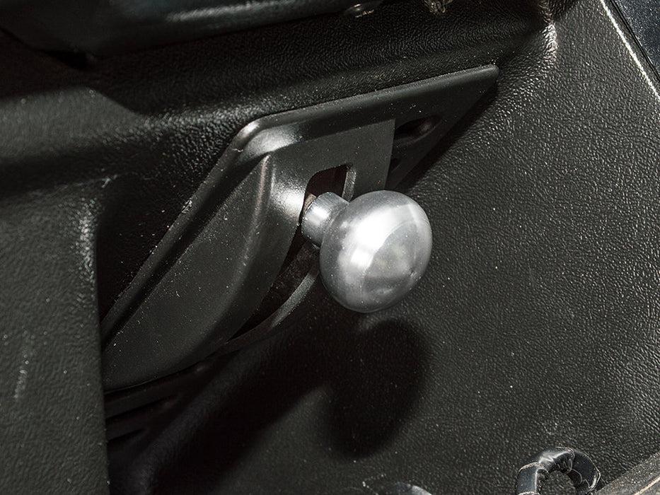 DA8948 - DEFENDER VENT KNOB SILVER