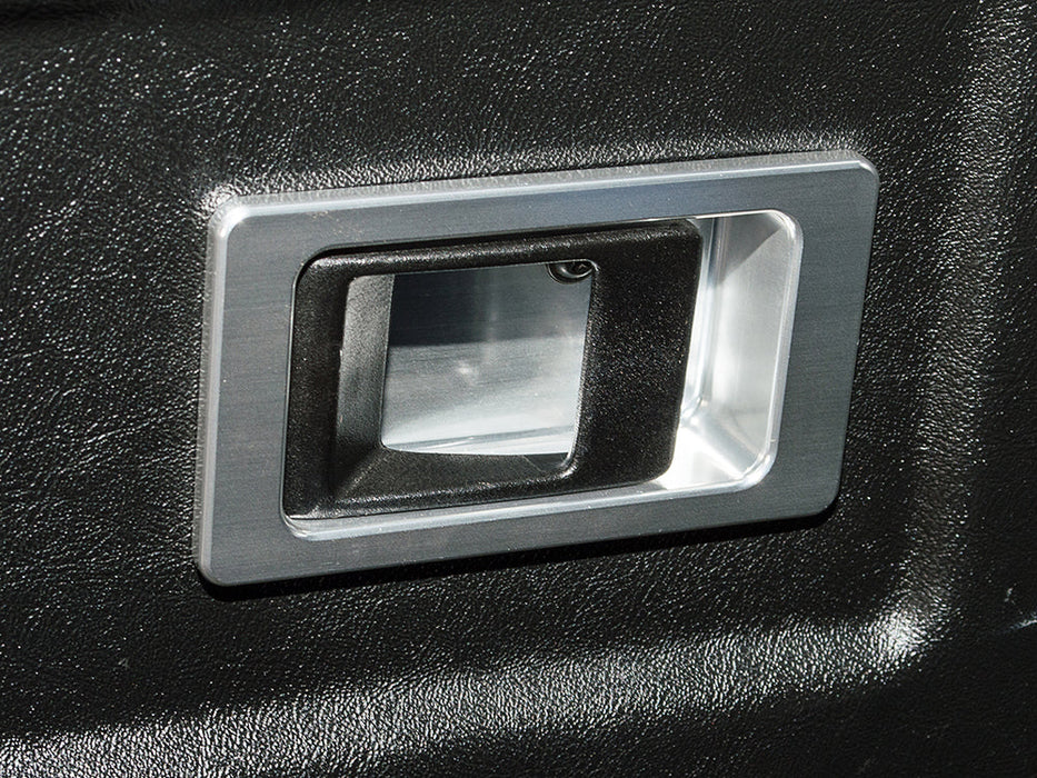 DA8954 - DEFENDER DOOR LEVER SURROUND PAIR SILVER