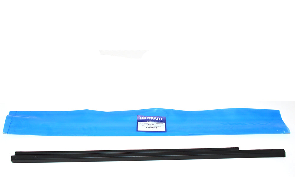 LR044768 - SEAL-DOOR REAR RH